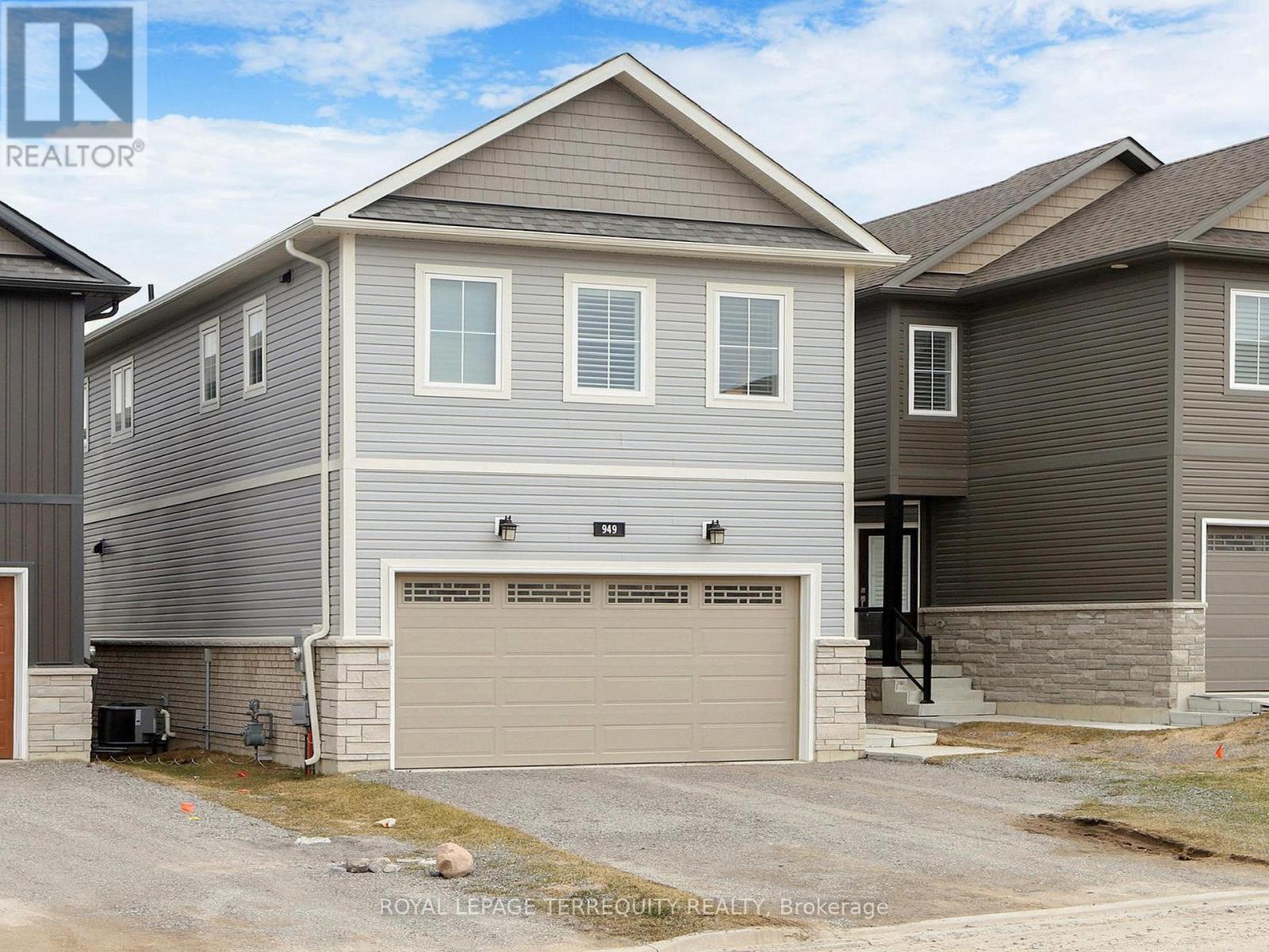 949 Bamford Terrace, Peterborough (Monaghan Ward 2), Ontario  K9J 6X4 - Photo 2 - X12357487