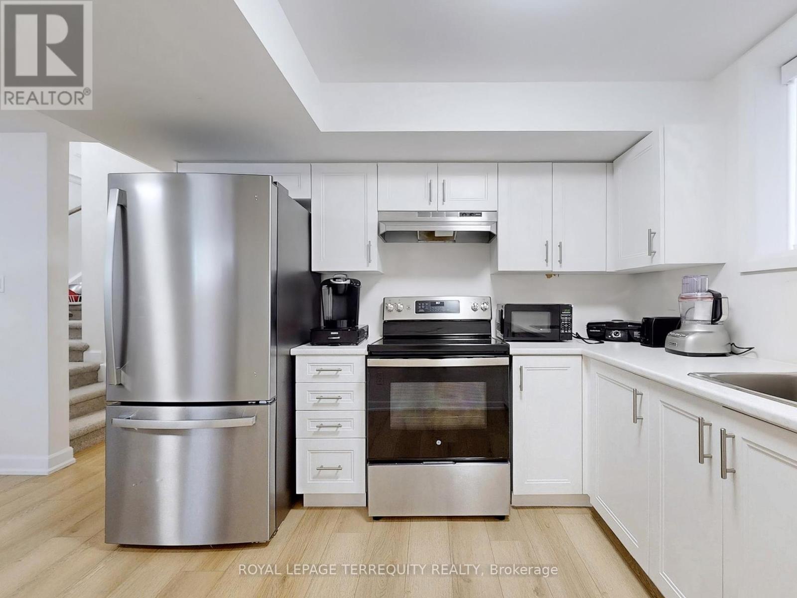 949 Bamford Terrace, Peterborough (Monaghan Ward 2), Ontario  K9J 6X4 - Photo 33 - X12357487