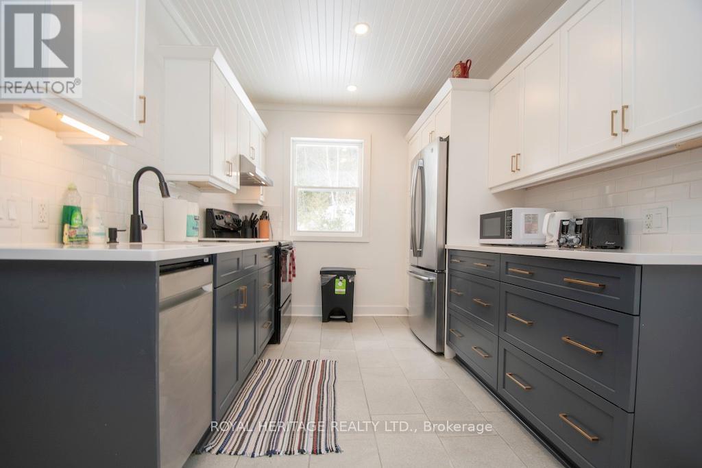 1074 Lakehurst Road, Trent Lakes, Ontario  K0L 2H0 - Photo 16 - X12357738
