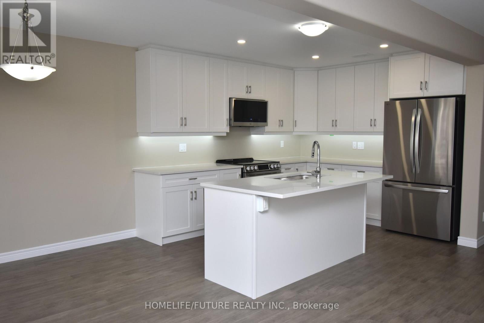 232 O'neil Street, Peterborough North (North), Ontario  K9K 0H1 - Photo 6 - X12358321