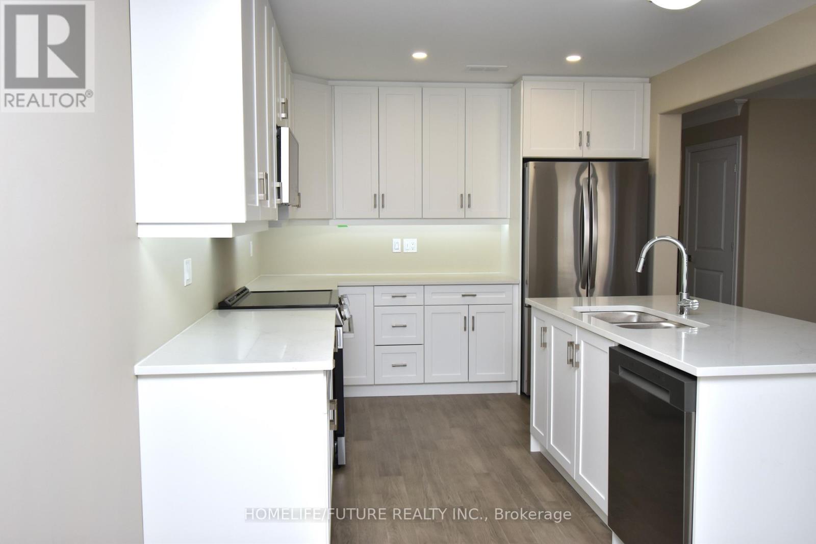 232 O'neil Street, Peterborough North (North), Ontario  K9K 0H1 - Photo 8 - X12358321