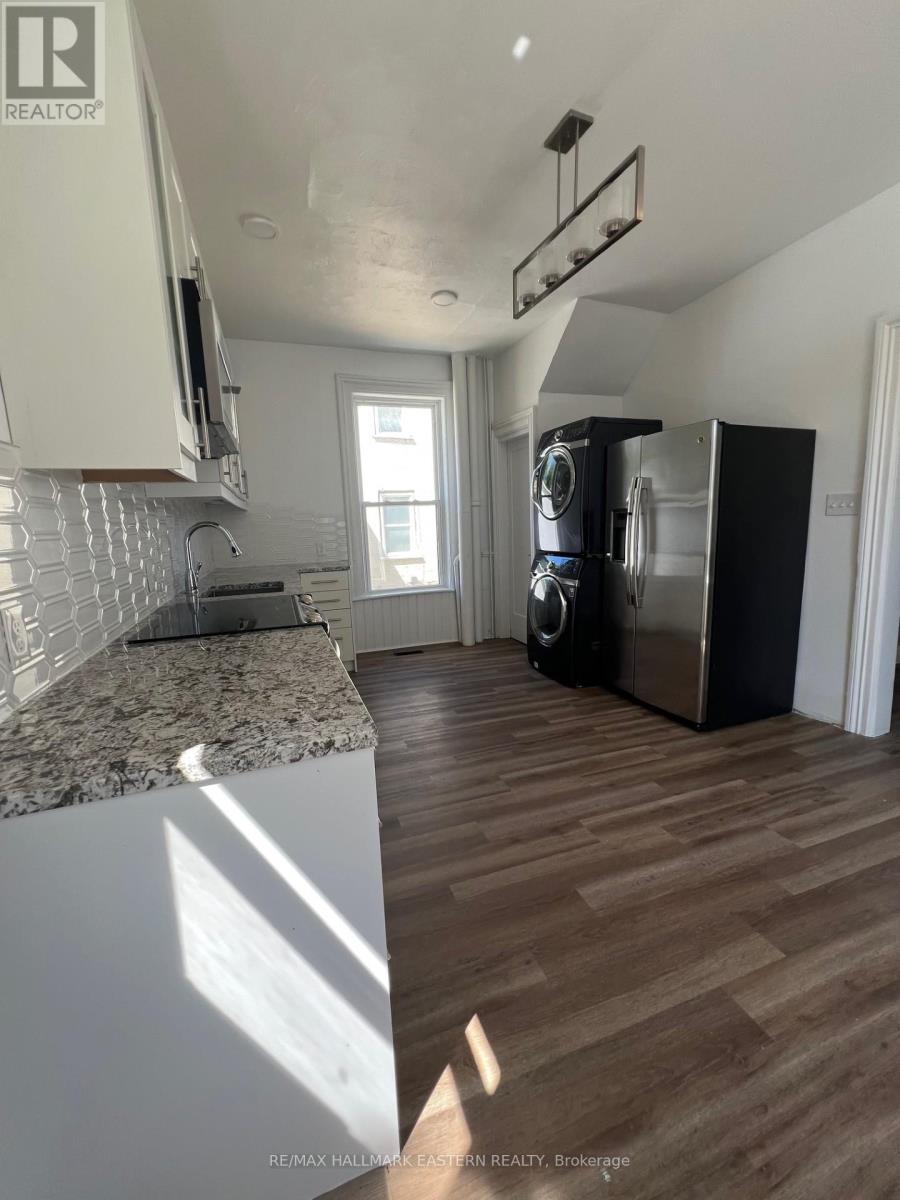 151 Park Place, Peterborough Central (South), Ontario  K9J 3V8 - Photo 4 - X12359078