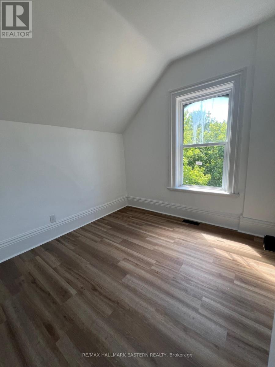 151 Park Place, Peterborough Central (South), Ontario  K9J 3V8 - Photo 6 - X12359078