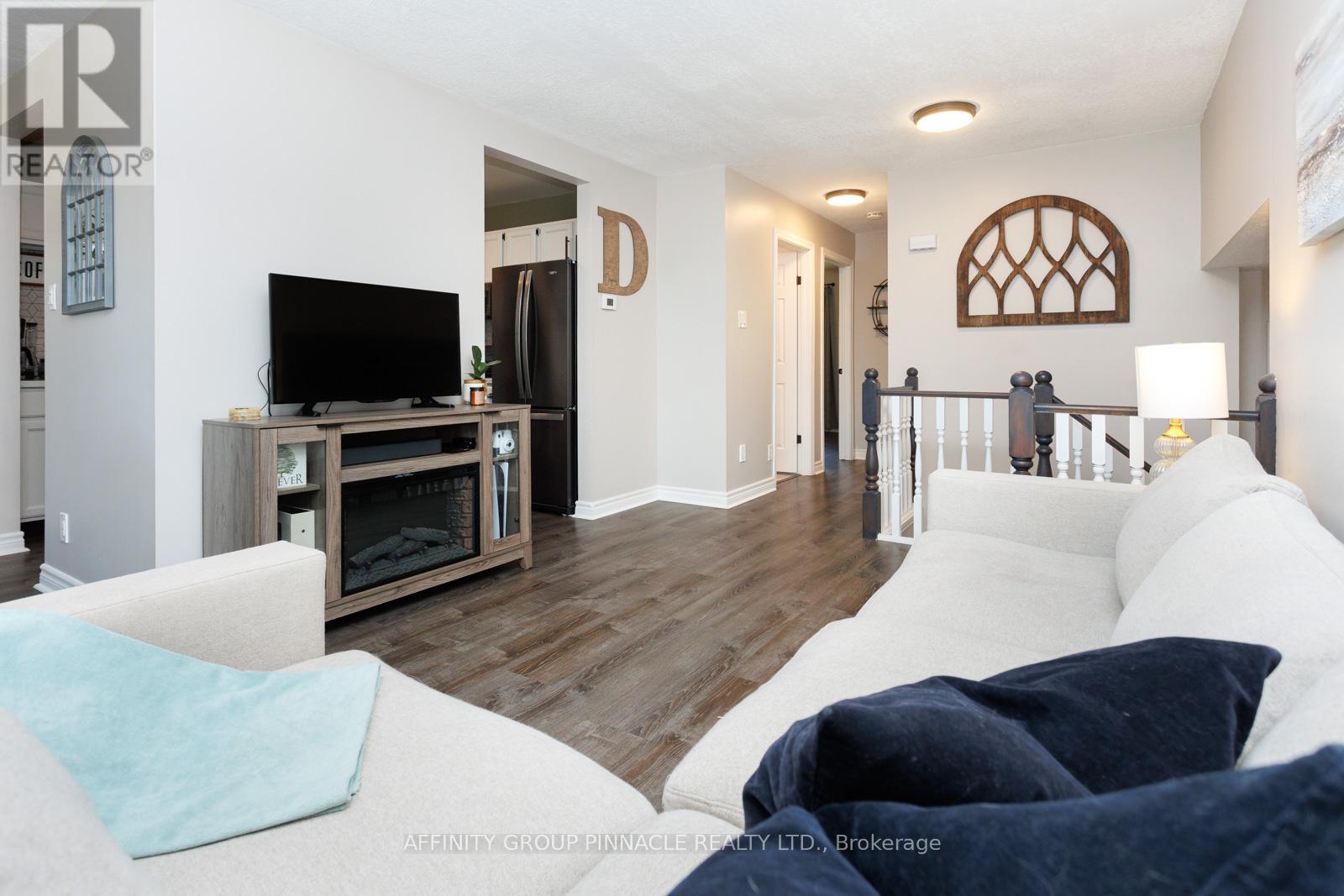53 Madill Crescent, Kawartha Lakes (Lindsay), Ontario  K9V 5X3 - Photo 10 - X12359484