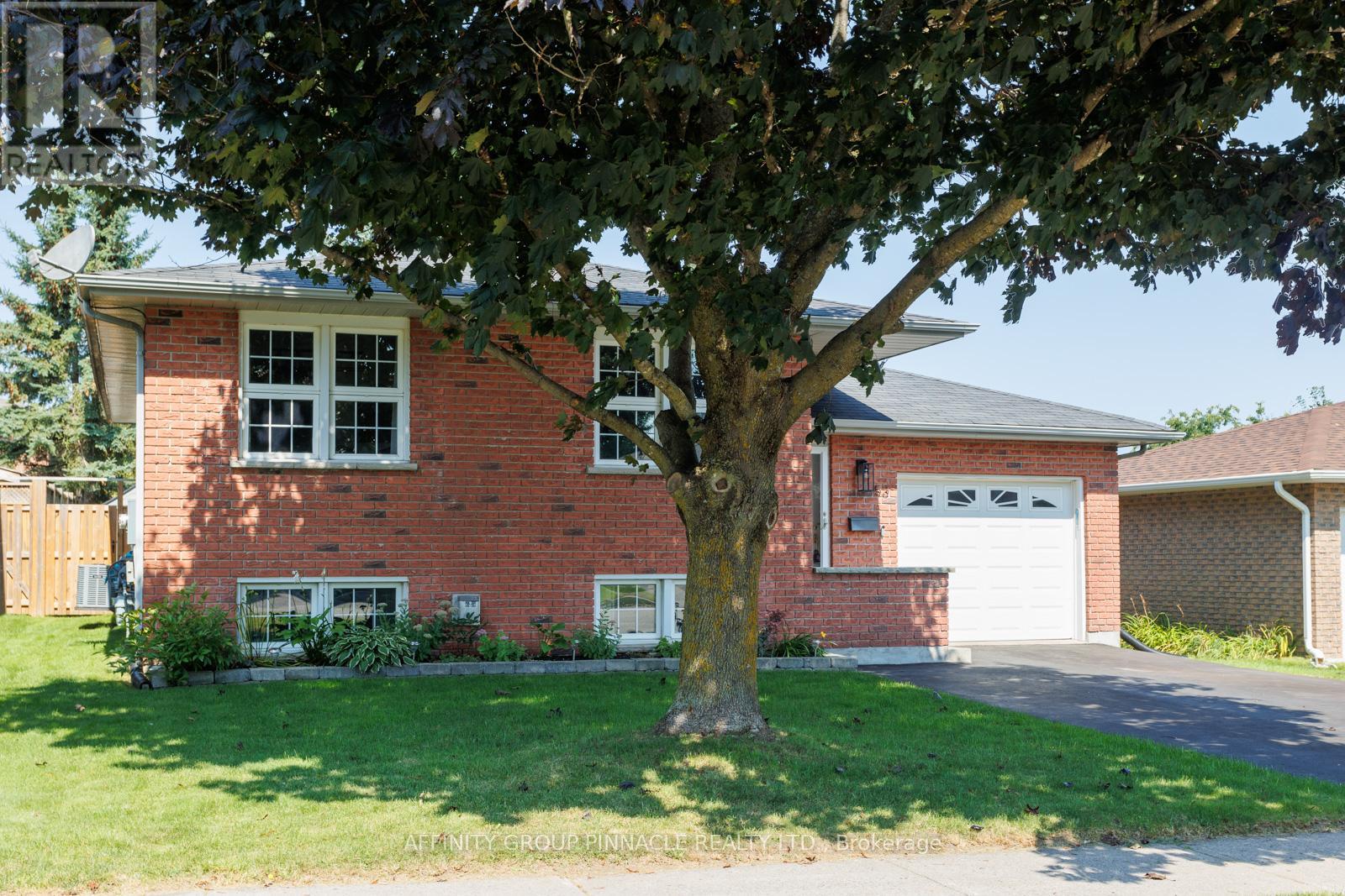 53 Madill Crescent, Kawartha Lakes (Lindsay), Ontario  K9V 5X3 - Photo 2 - X12359484