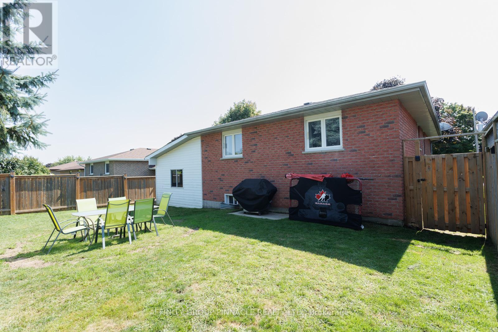 53 Madill Crescent, Kawartha Lakes (Lindsay), Ontario  K9V 5X3 - Photo 37 - X12359484