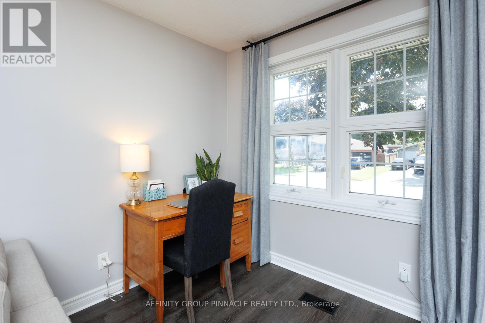 53 Madill Crescent, Kawartha Lakes (Lindsay), Ontario  K9V 5X3 - Photo 9 - X12359484