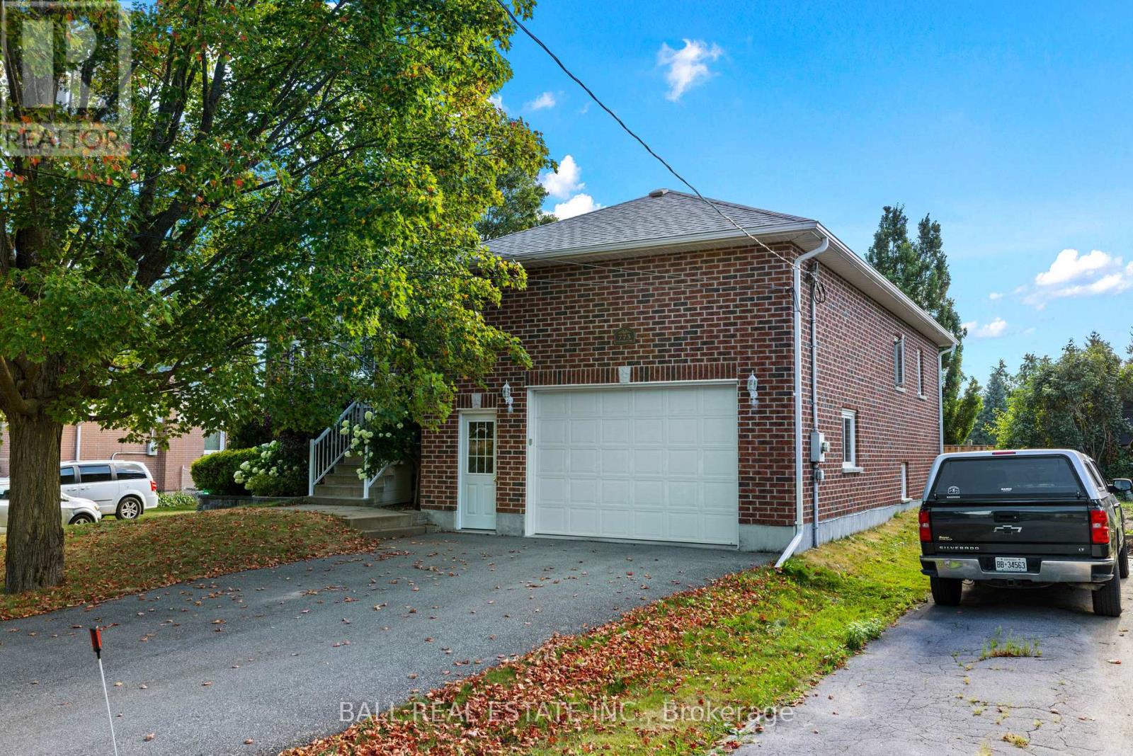 773 Pinewood Drive, Peterborough (Otonabee Ward 1), Ontario  K9K 1L3 - Photo 2 - X12359829