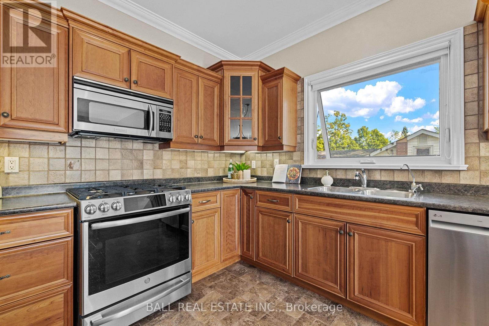 773 Pinewood Drive, Peterborough (Otonabee Ward 1), Ontario  K9K 1L3 - Photo 8 - X12359829