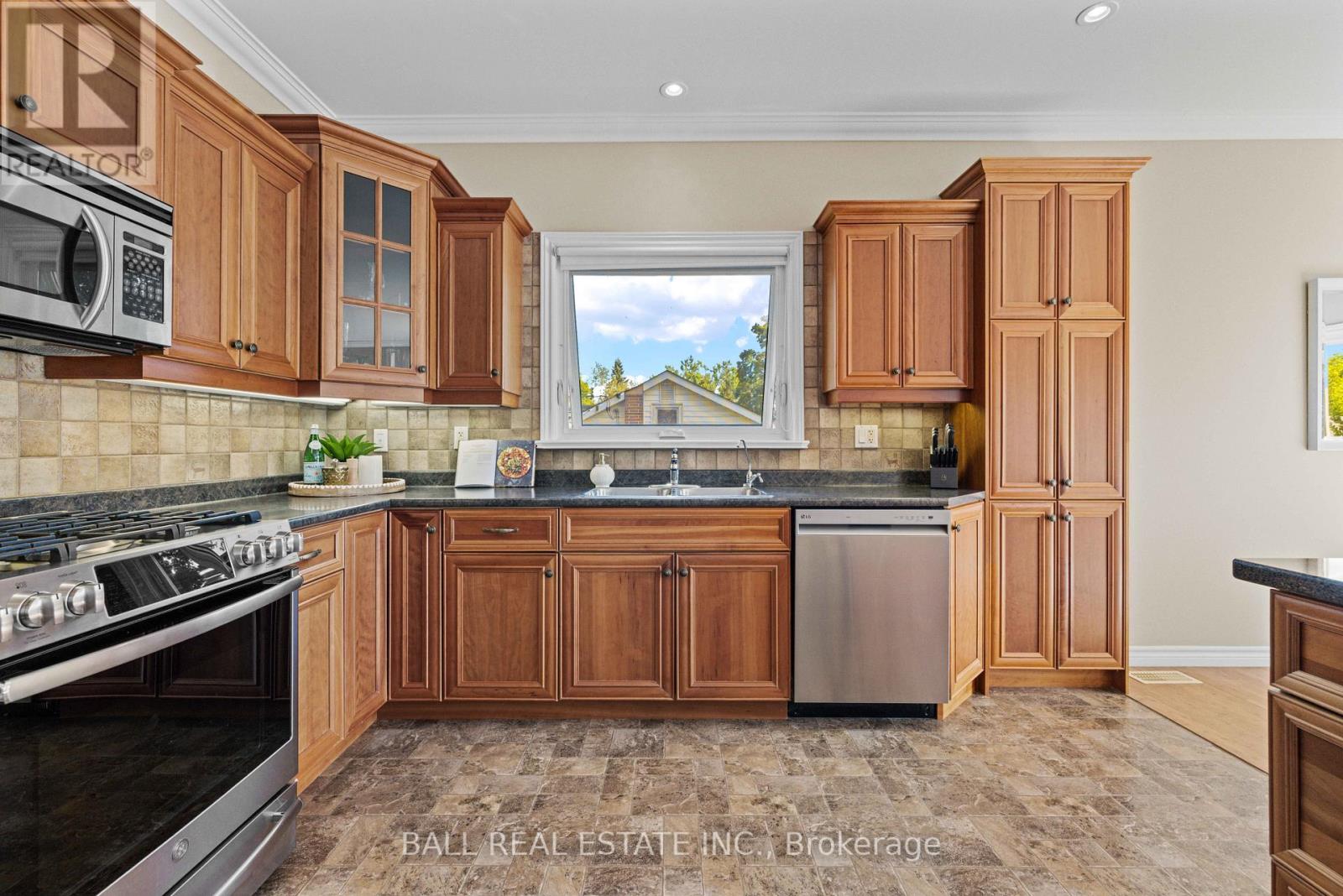 773 Pinewood Drive, Peterborough (Otonabee Ward 1), Ontario  K9K 1L3 - Photo 9 - X12359829