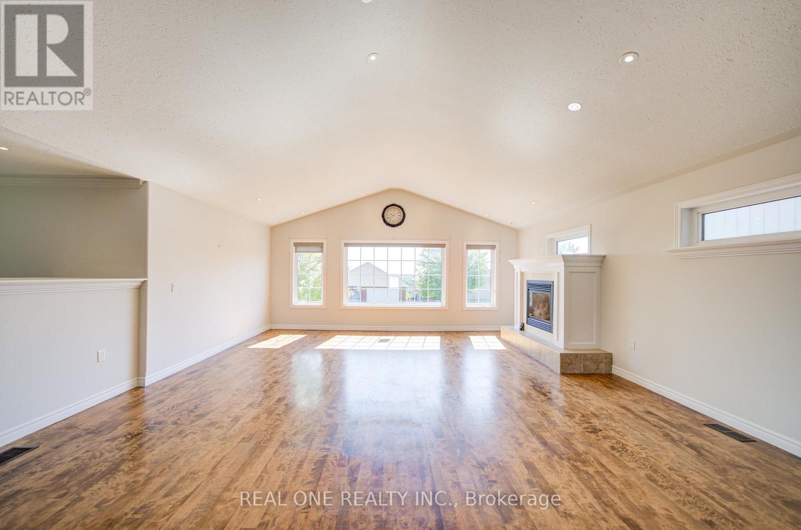 105 Milroy Drive, Peterborough North (North), Ontario  K9H 7T2 - Photo 10 - X12360010