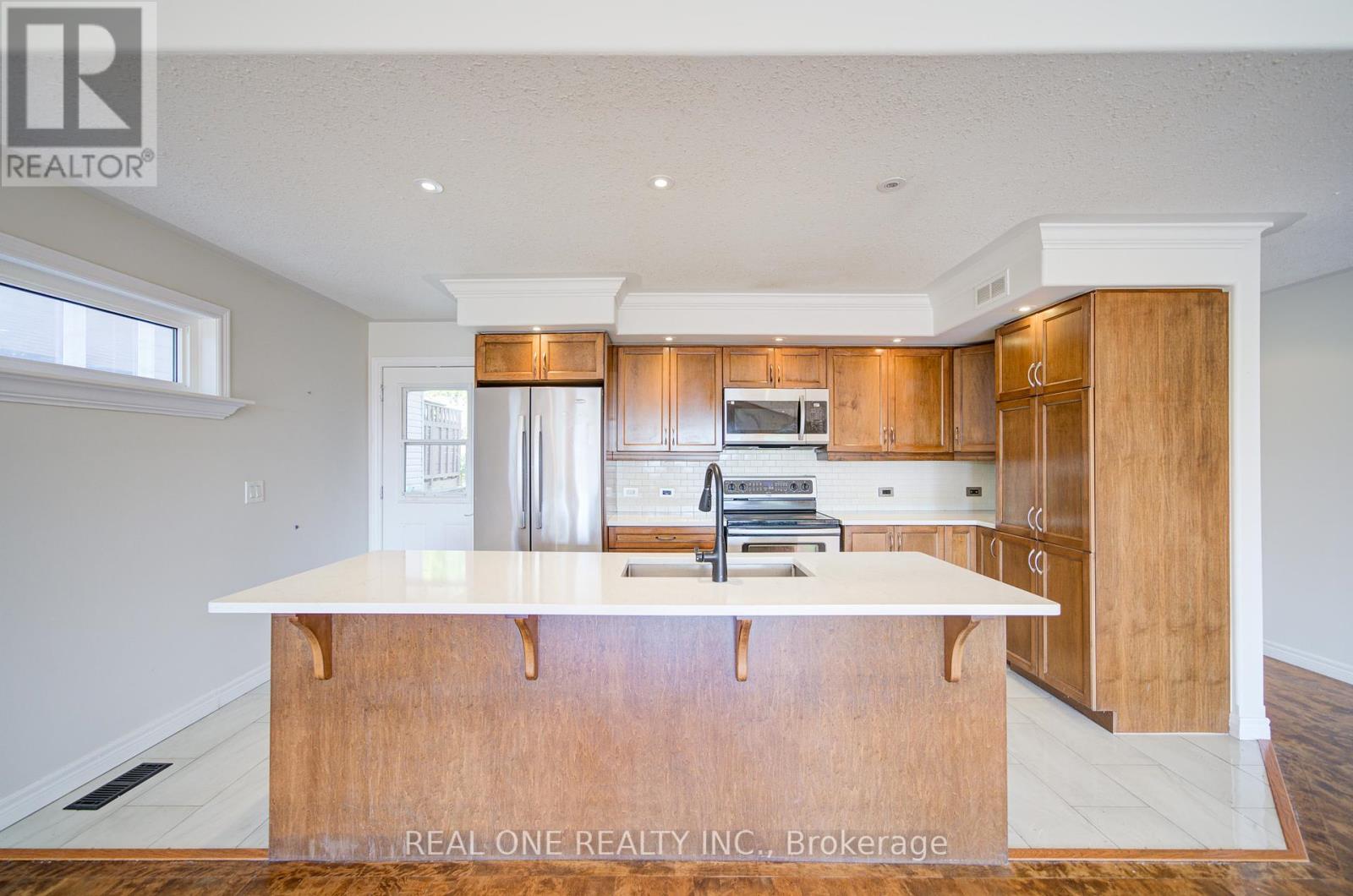 105 Milroy Drive, Peterborough North (North), Ontario  K9H 7T2 - Photo 11 - X12360010