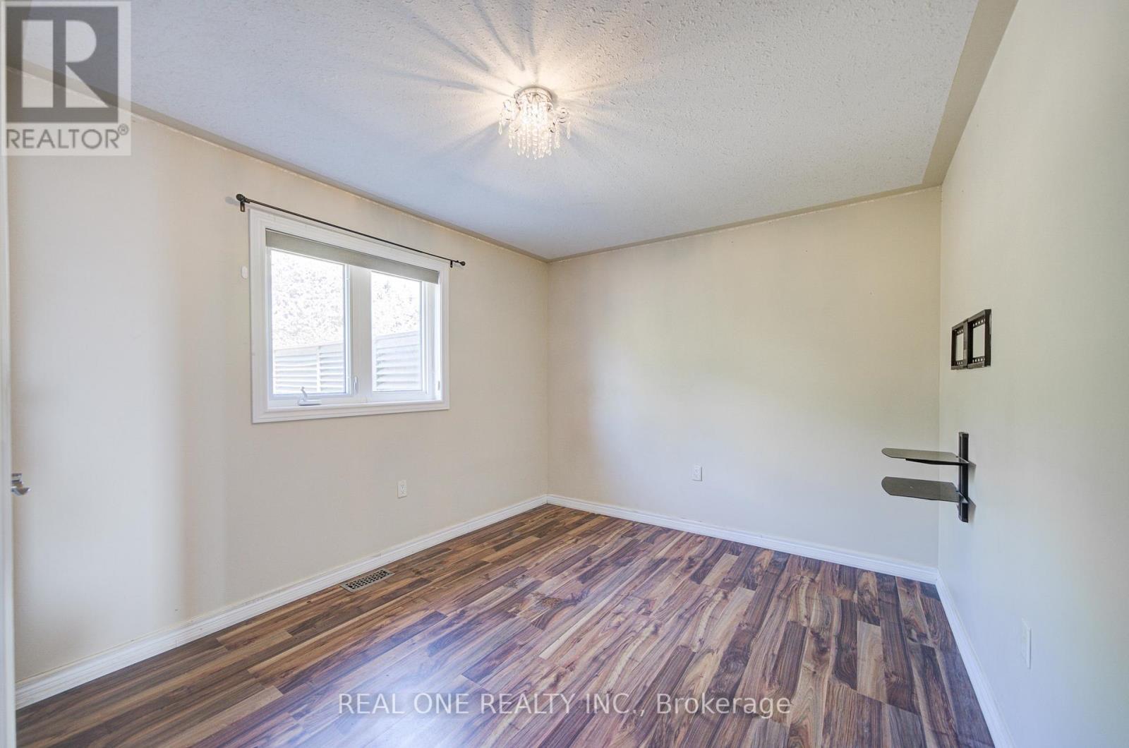 105 Milroy Drive, Peterborough North (North), Ontario  K9H 7T2 - Photo 21 - X12360010
