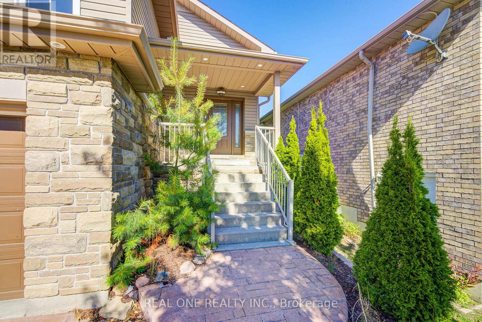 105 Milroy Drive, Peterborough North (North), Ontario  K9H 7T2 - Photo 4 - X12360010