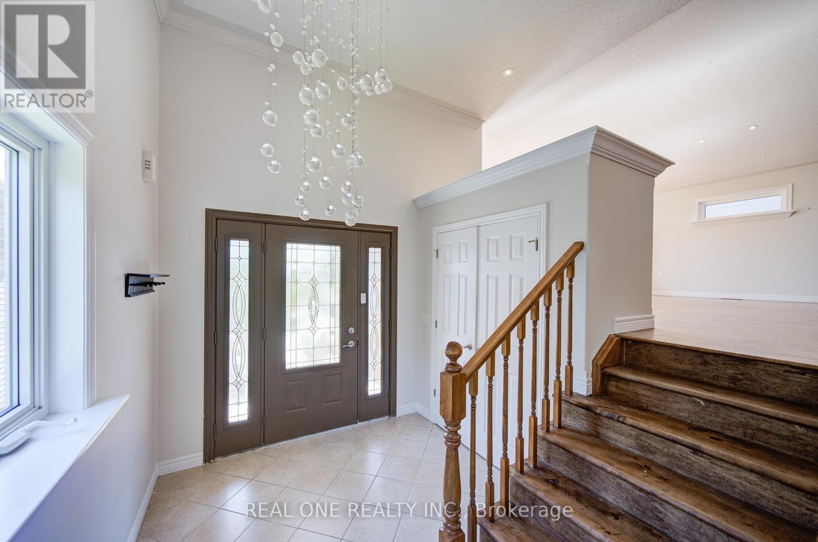 105 Milroy Drive, Peterborough North (North), Ontario  K9H 7T2 - Photo 5 - X12360010