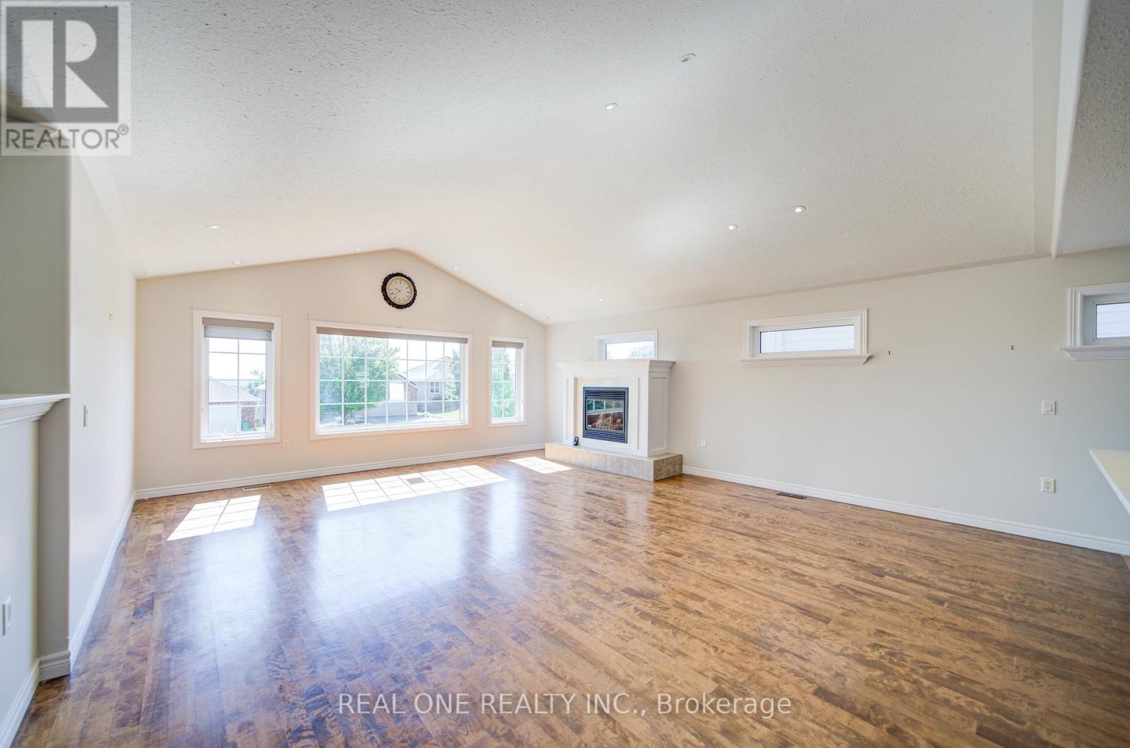 105 Milroy Drive, Peterborough North (North), Ontario  K9H 7T2 - Photo 9 - X12360010
