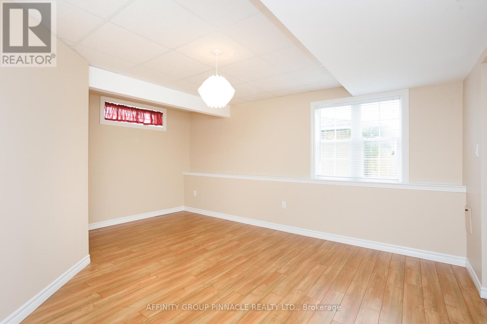 10 Champlain Boulevard, Kawartha Lakes (Lindsay), Ontario  K9V 0H9 - Photo 22 - X12360216