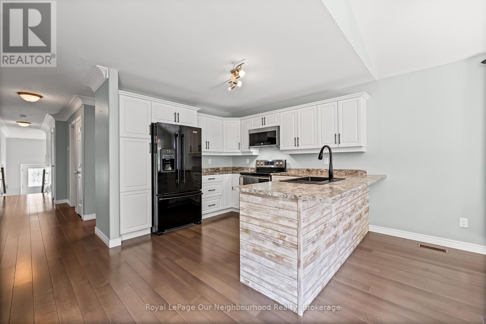 444 Florence Drive, Peterborough North (North), Ontario  K9J 0J1 - Photo 8 - X12360401