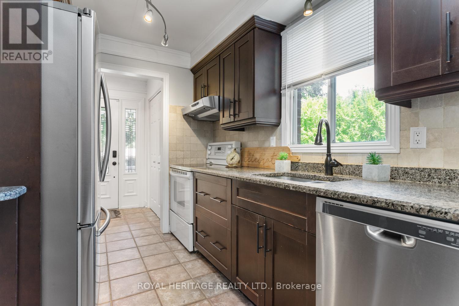 101 Hart Boulevard, Clarington (Newcastle), Ontario  L1B 1E4 - Photo 14 - E12360773