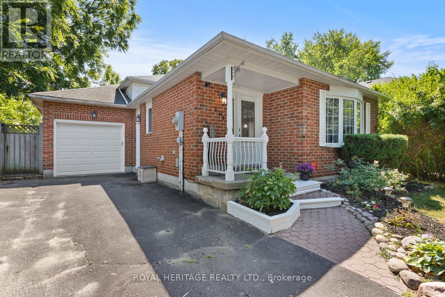 101 Hart Boulevard, Clarington (Newcastle), Ontario  L1B 1E4 - Photo 2 - E12360773