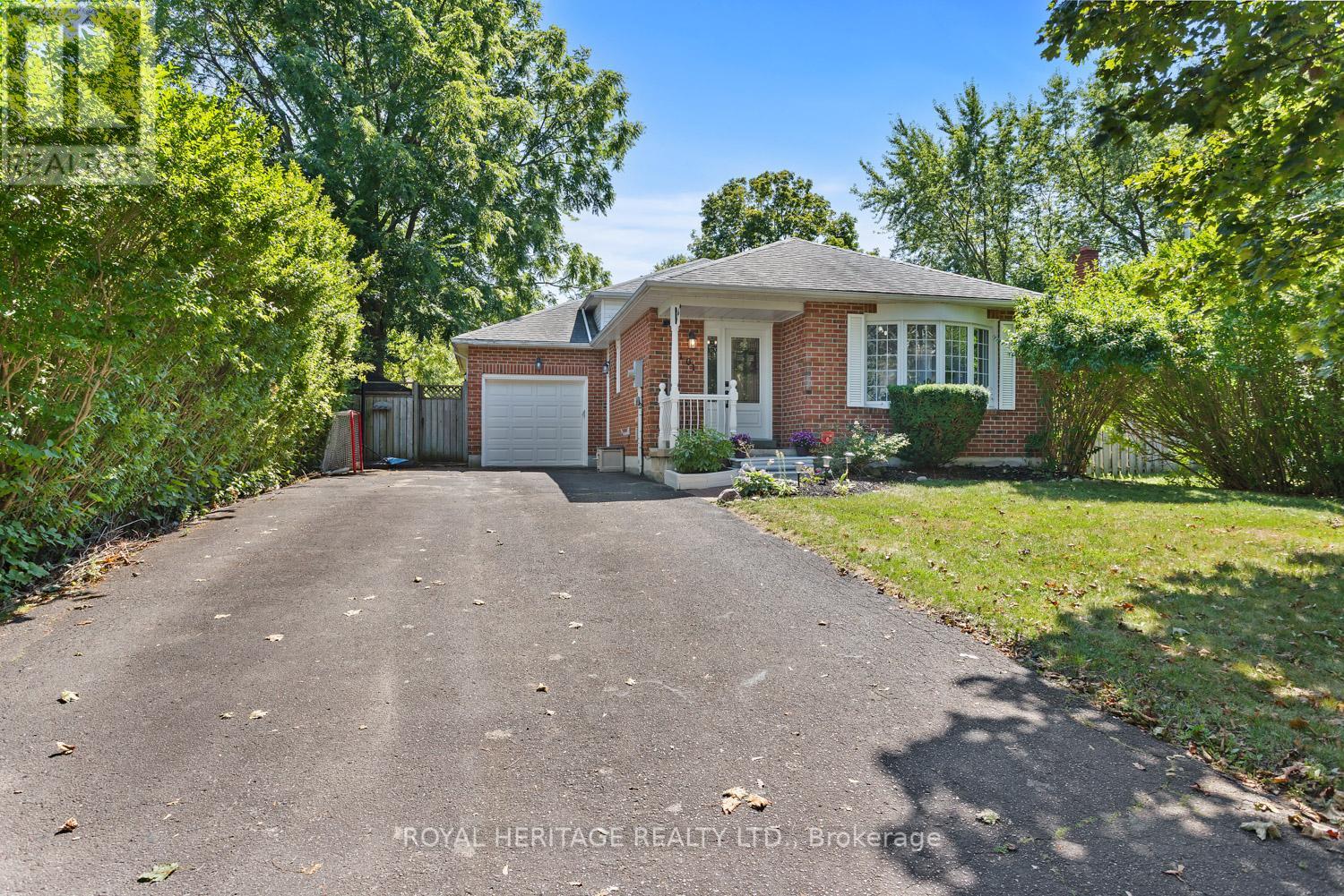 101 Hart Boulevard, Clarington (Newcastle), Ontario  L1B 1E4 - Photo 3 - E12360773