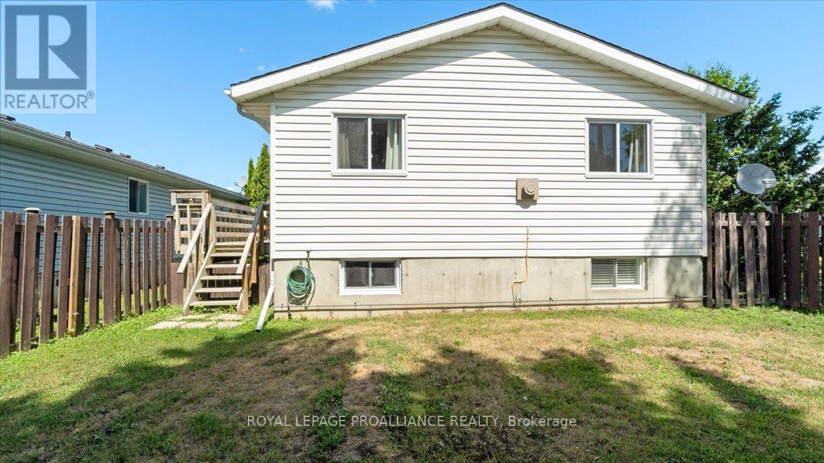 233 Russet Road, Trent Hills (Campbellford), Ontario  K0L 1L0 - Photo 2 - X12360945