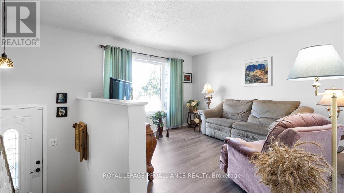 233 Russet Road, Trent Hills (Campbellford), Ontario  K0L 1L0 - Photo 5 - X12360945