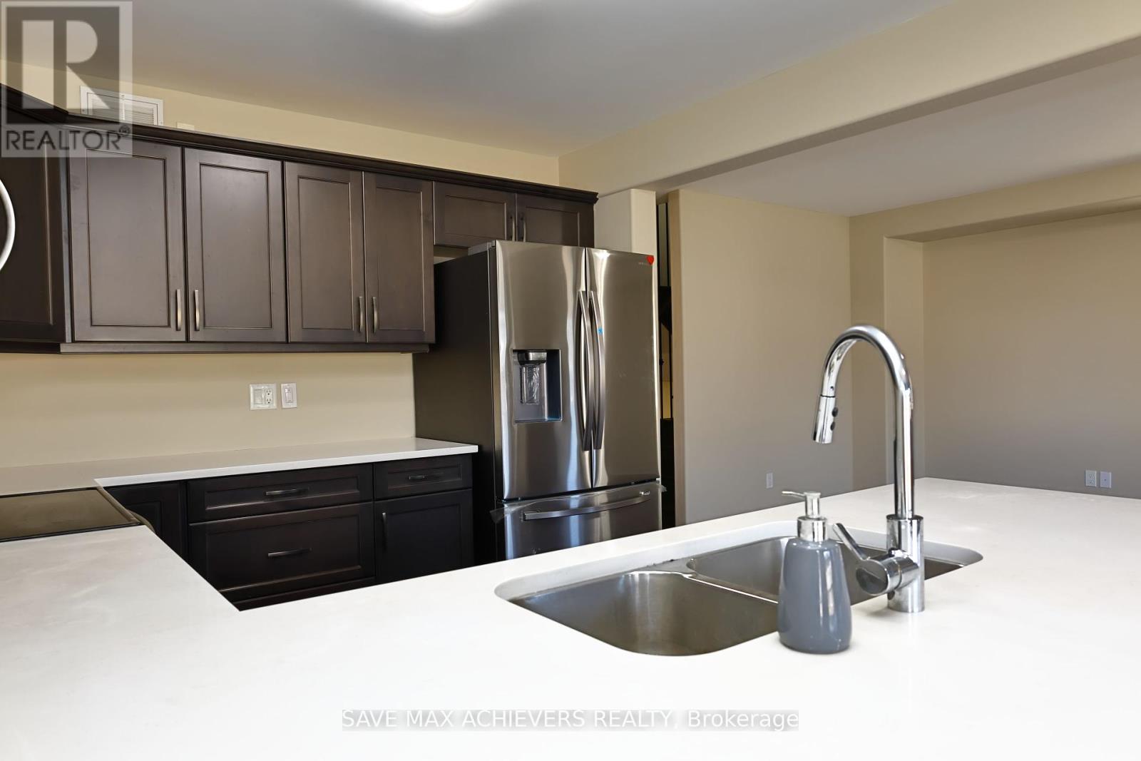 314 Mullighan Gardens, Peterborough North (North), Ontario  K9K 0H2 - Photo 11 - X12361342