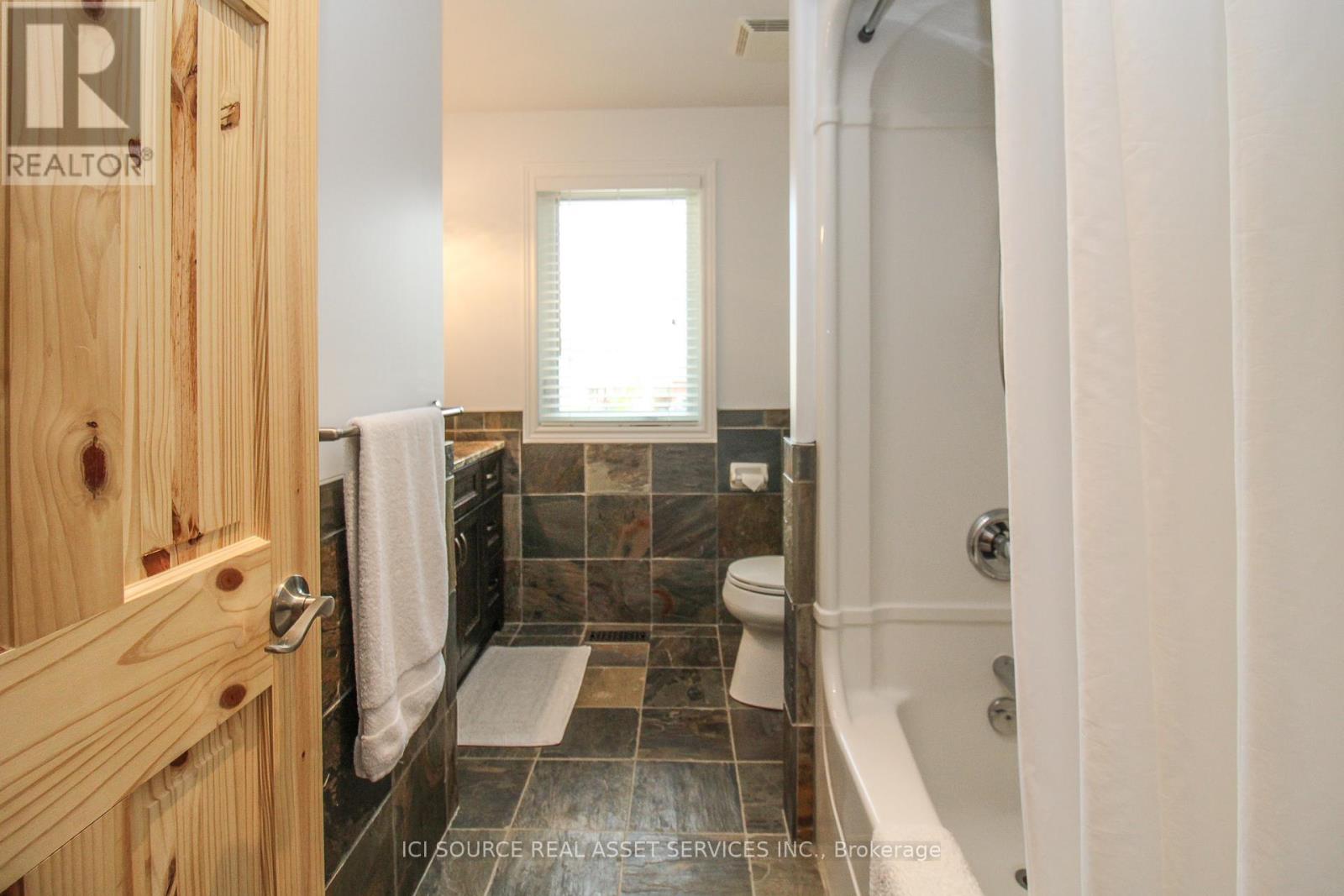 260 O'dette Road, Peterborough (Monaghan Ward 2), Ontario  K9K 2N8 - Photo 37 - X12361912