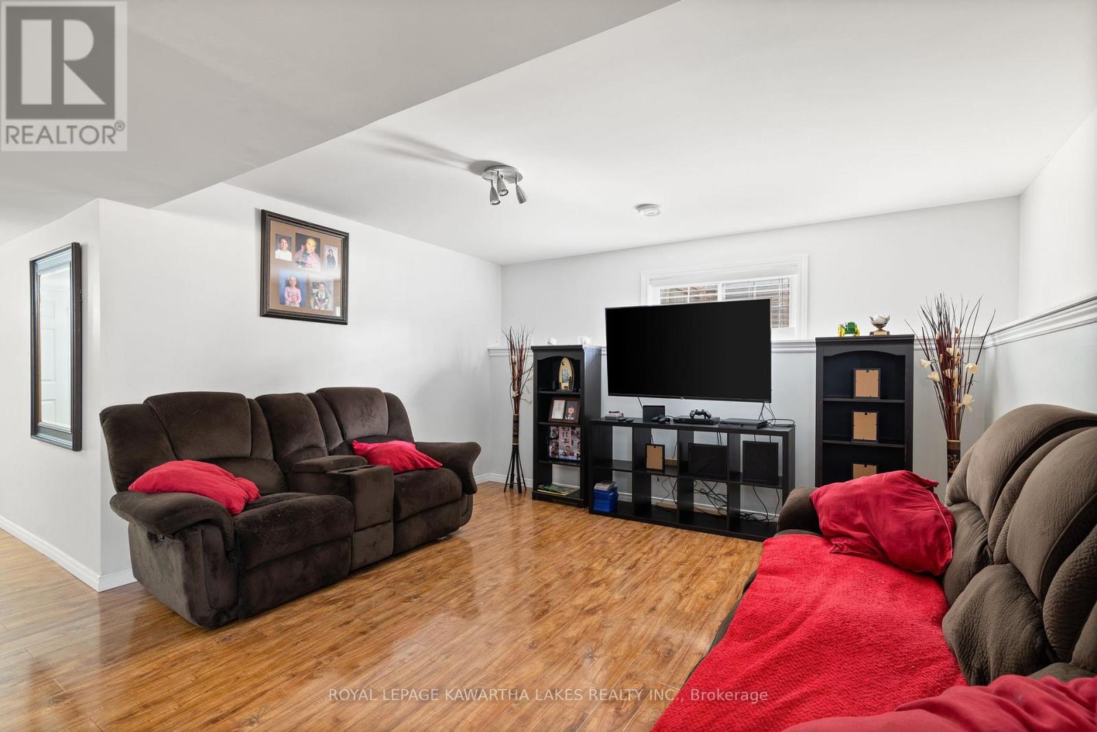 20 Lisbeth Crescent, Kawartha Lakes (Lindsay), Ontario  K9V 0C9 - Photo 24 - X12361942