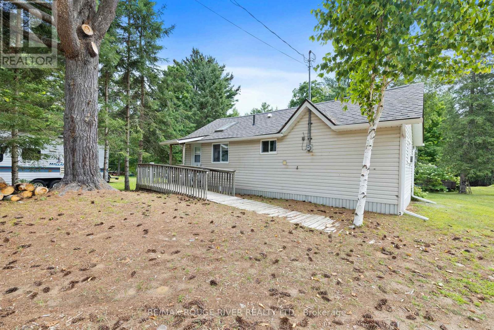 39 Hobo Lane, Hastings Highlands (Herschel Ward), Ontario  K0L 1C0 - Photo 4 - X12362289