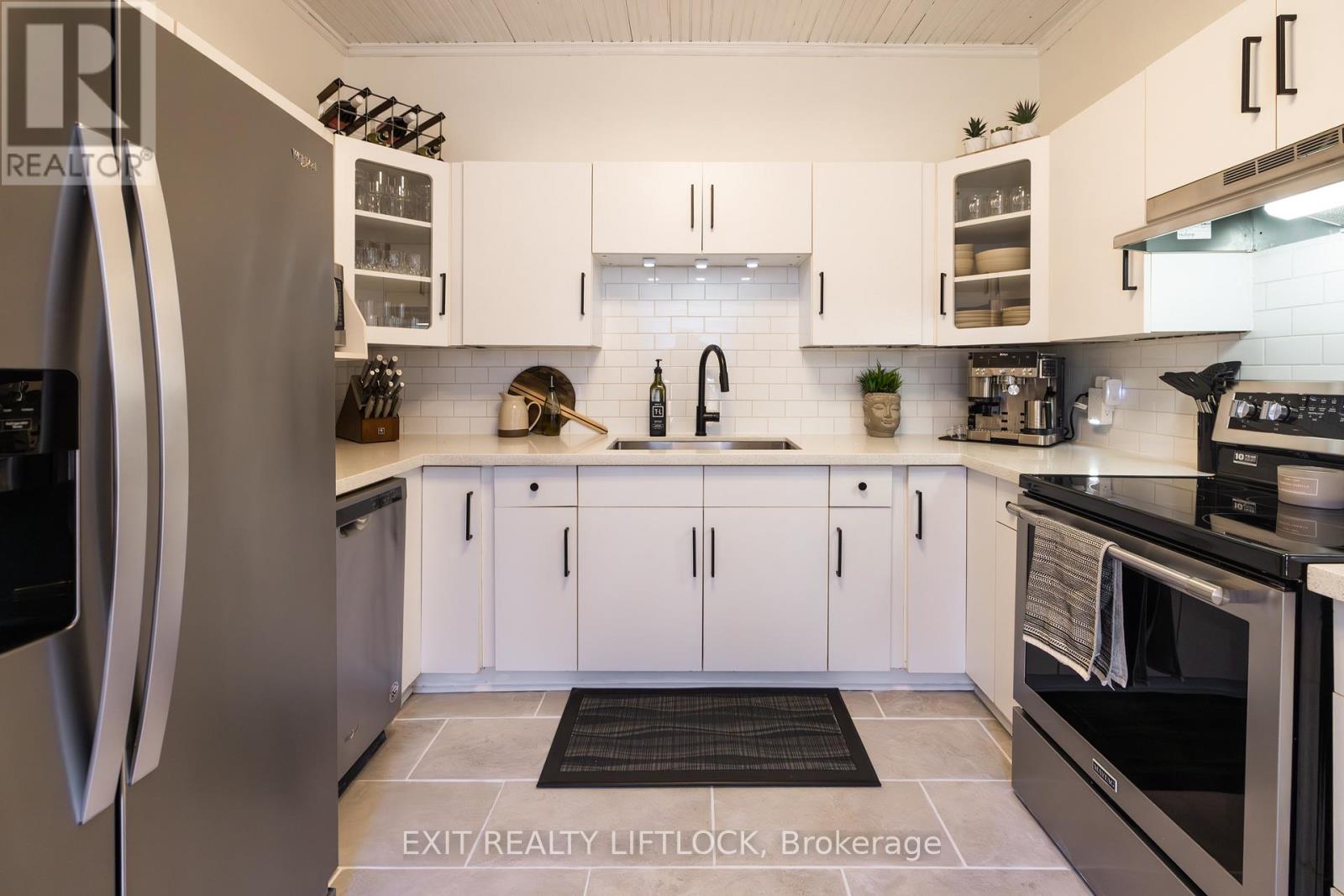 132 Maude Street, Peterborough Central (South), Ontario  K9J 3A2 - Photo 8 - X12362507