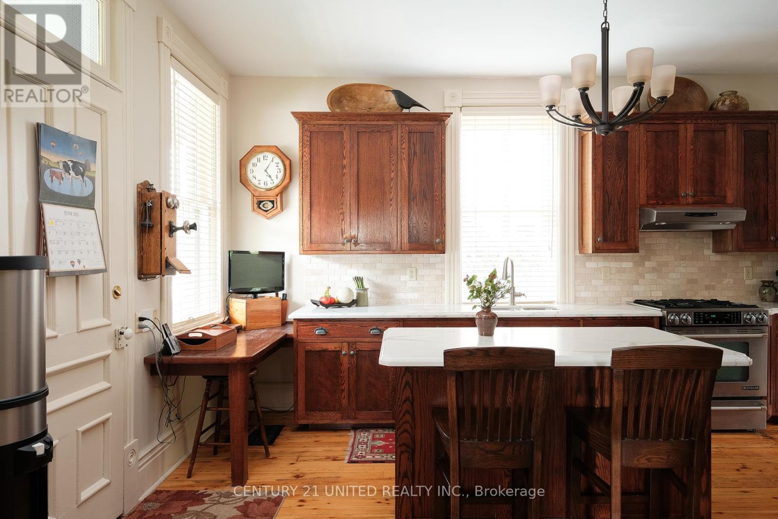 558 Harvey Street, Peterborough Central (North), Ontario  K9H 3K9 - Photo 11 - X12362734