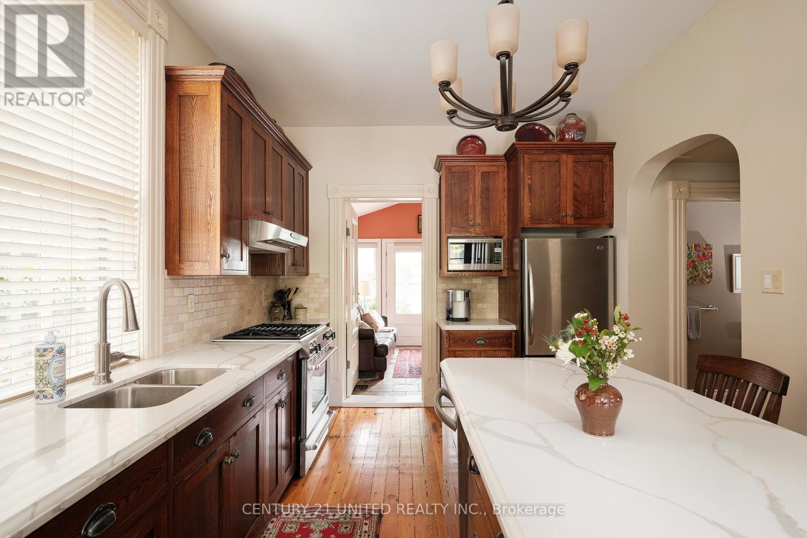 558 Harvey Street, Peterborough Central (North), Ontario  K9H 3K9 - Photo 17 - X12362734