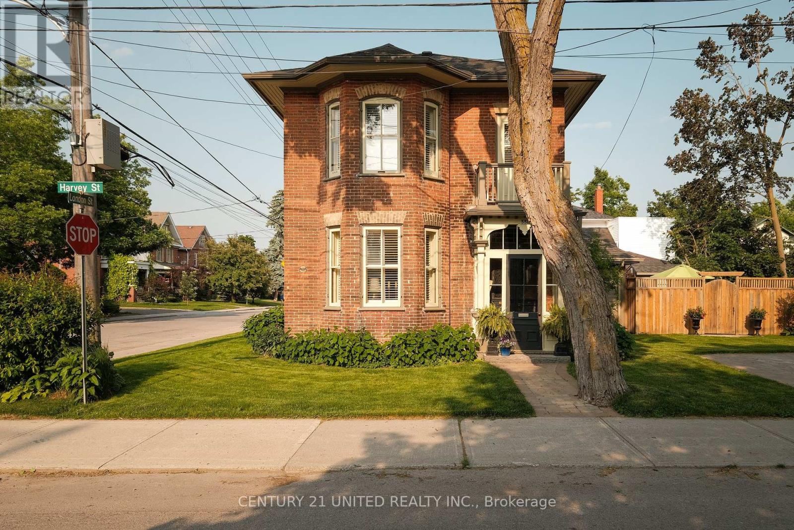 558 Harvey Street, Peterborough Central (North), Ontario  K9H 3K9 - Photo 35 - X12362734