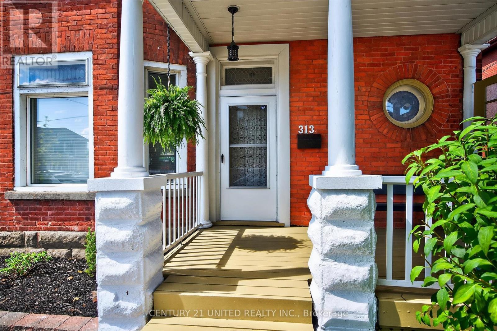 313 Park Street N, Peterborough (Town Ward 3), Ontario  K9J 3W6 - Photo 3 - X12362901
