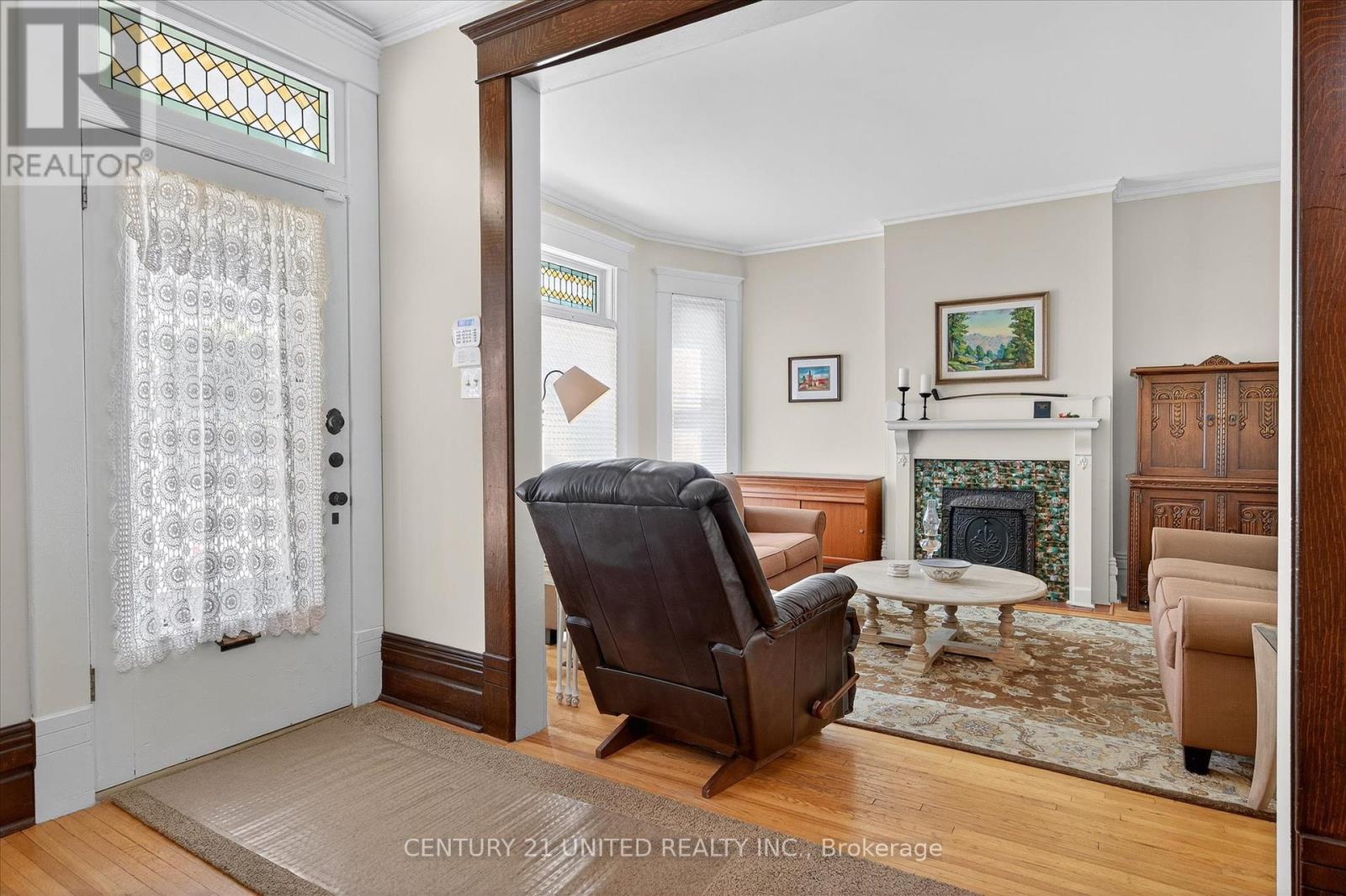 313 Park Street N, Peterborough (Town Ward 3), Ontario  K9J 3W6 - Photo 4 - X12362901
