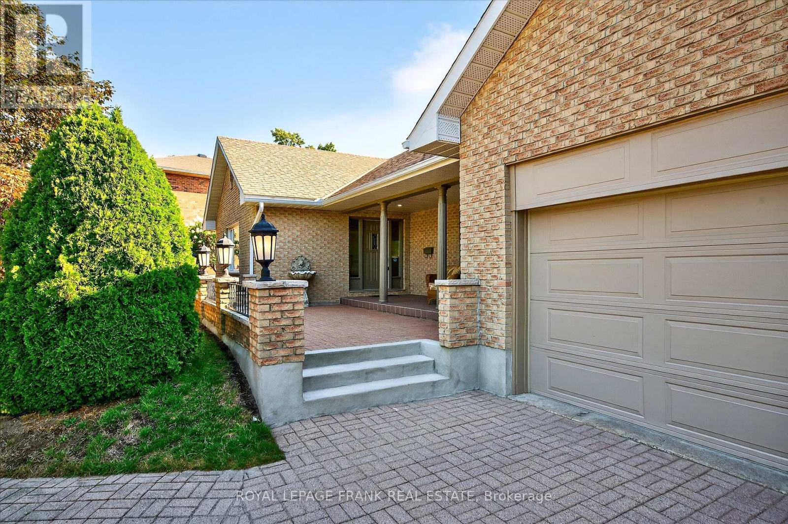 1162 Summit Drive, Peterborough West (Central), Ontario  K9J 8A7 - Photo 4 - X12362946
