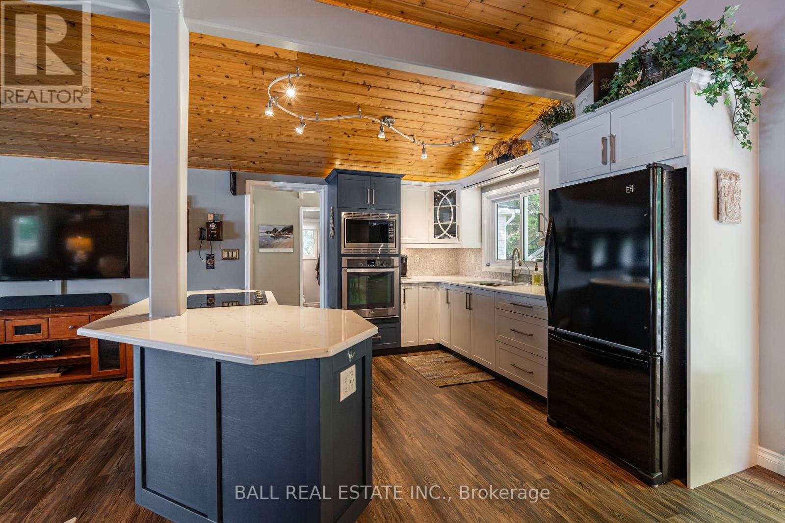 27 Maplewood Court, Trent Lakes, Ontario  K0L 1J0 - Photo 10 - X12362854