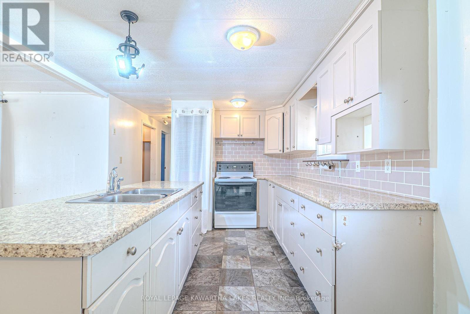 29 Macal Drive, Kawartha Lakes (Lindsay), Ontario  K9V 0H5 - Photo 12 - X12364492
