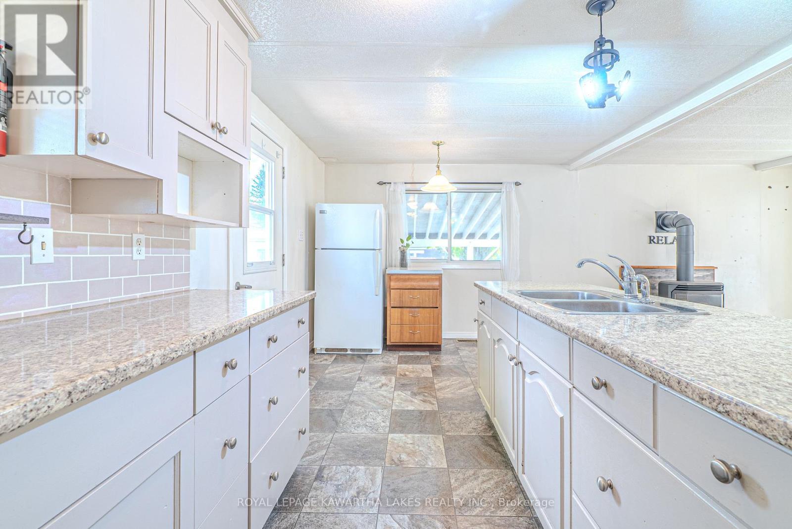 29 Macal Drive, Kawartha Lakes (Lindsay), Ontario  K9V 0H5 - Photo 13 - X12364492