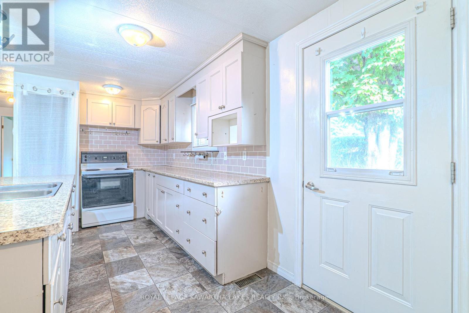 29 Macal Drive, Kawartha Lakes (Lindsay), Ontario  K9V 0H5 - Photo 15 - X12364492