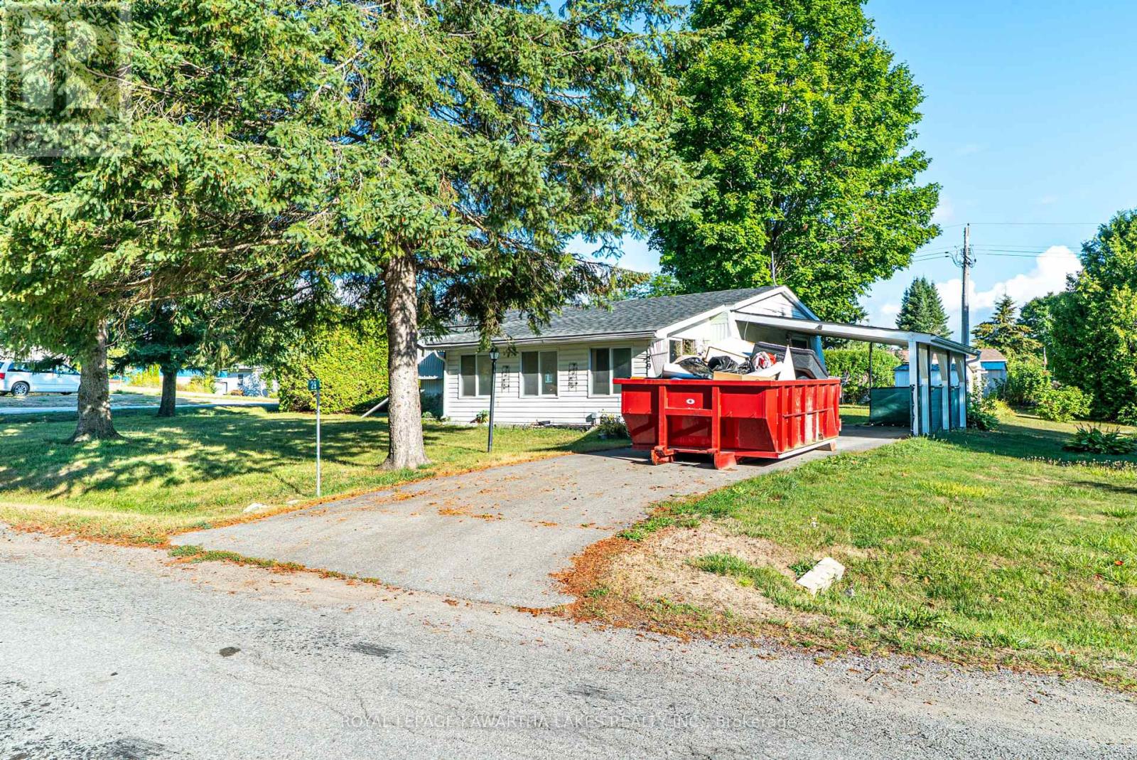 29 Macal Drive, Kawartha Lakes (Lindsay), Ontario  K9V 0H5 - Photo 4 - X12364492