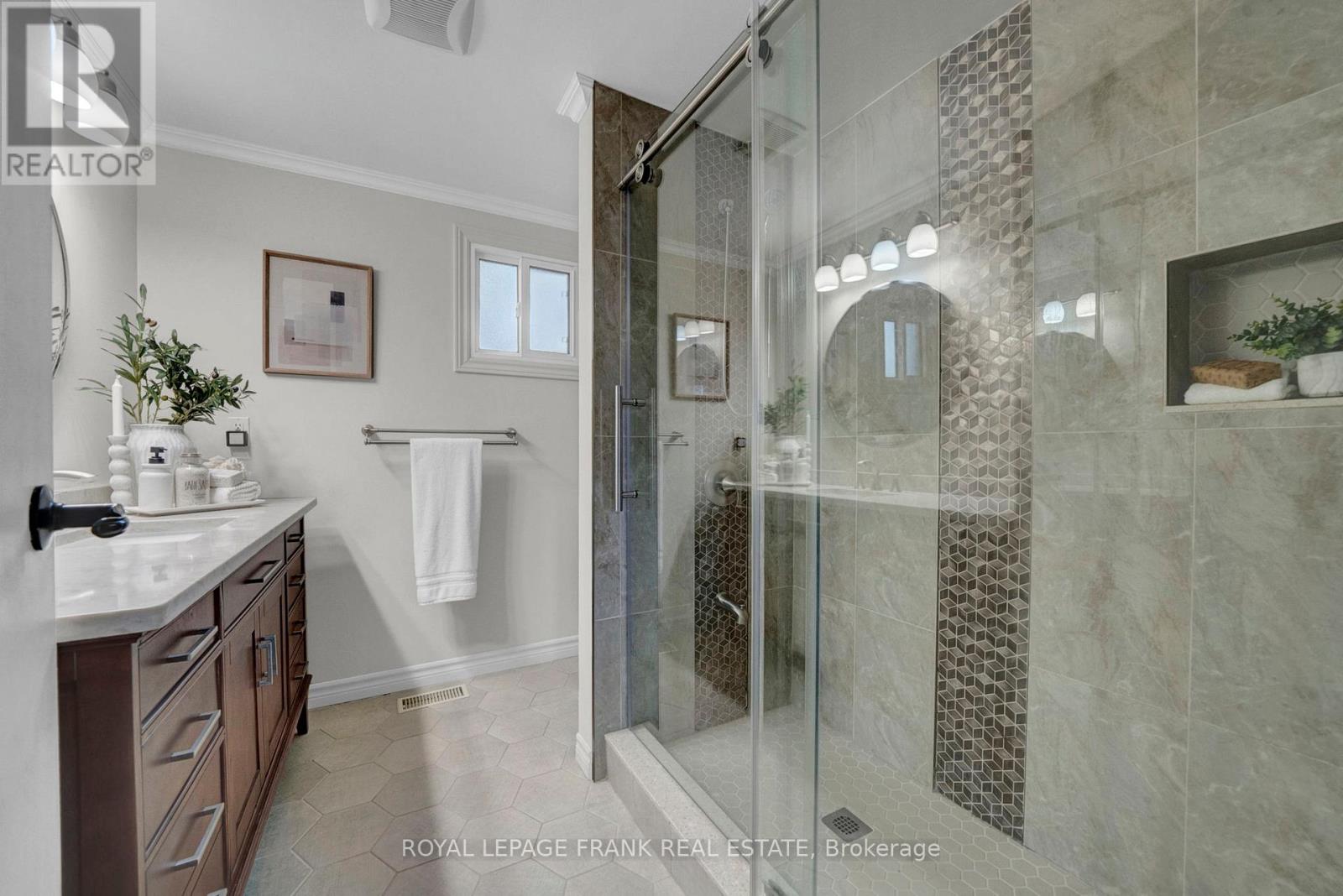 26 Pineridge Crescent, Clarington (Newcastle), Ontario  L1B 1B9 - Photo 15 - E12364741