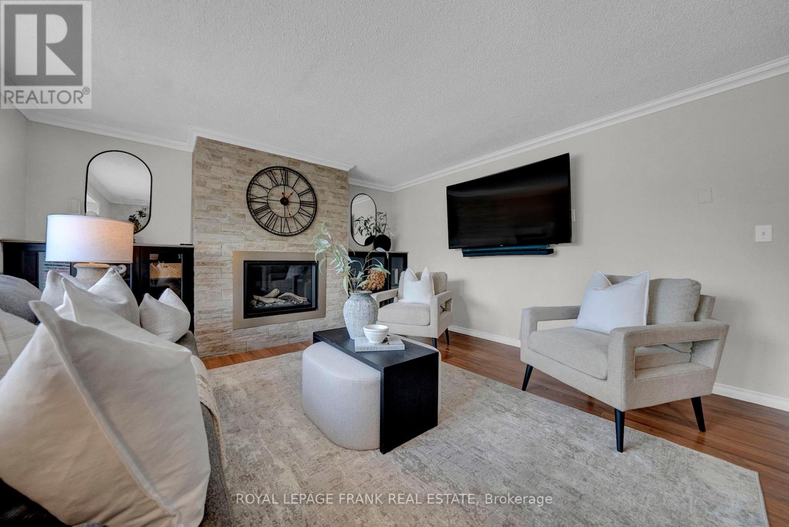 26 Pineridge Crescent, Clarington (Newcastle), Ontario  L1B 1B9 - Photo 3 - E12364741