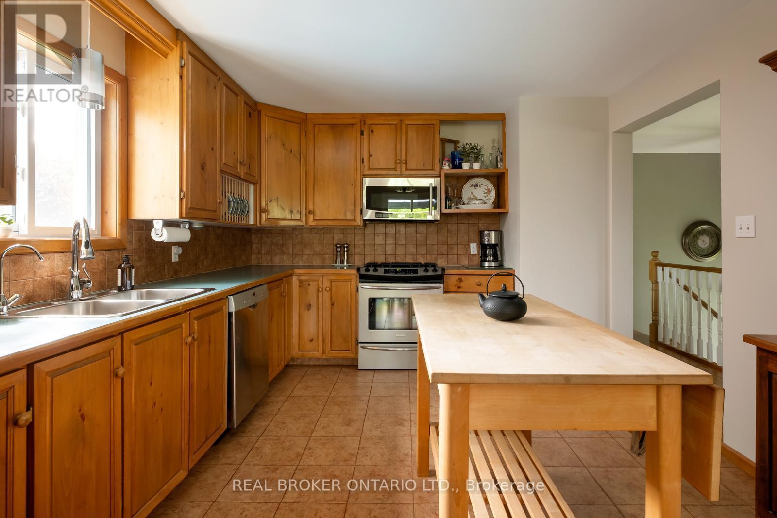 1743 Barton Drive, Selwyn, Ontario  K0L 2H0 - Photo 10 - X12364683