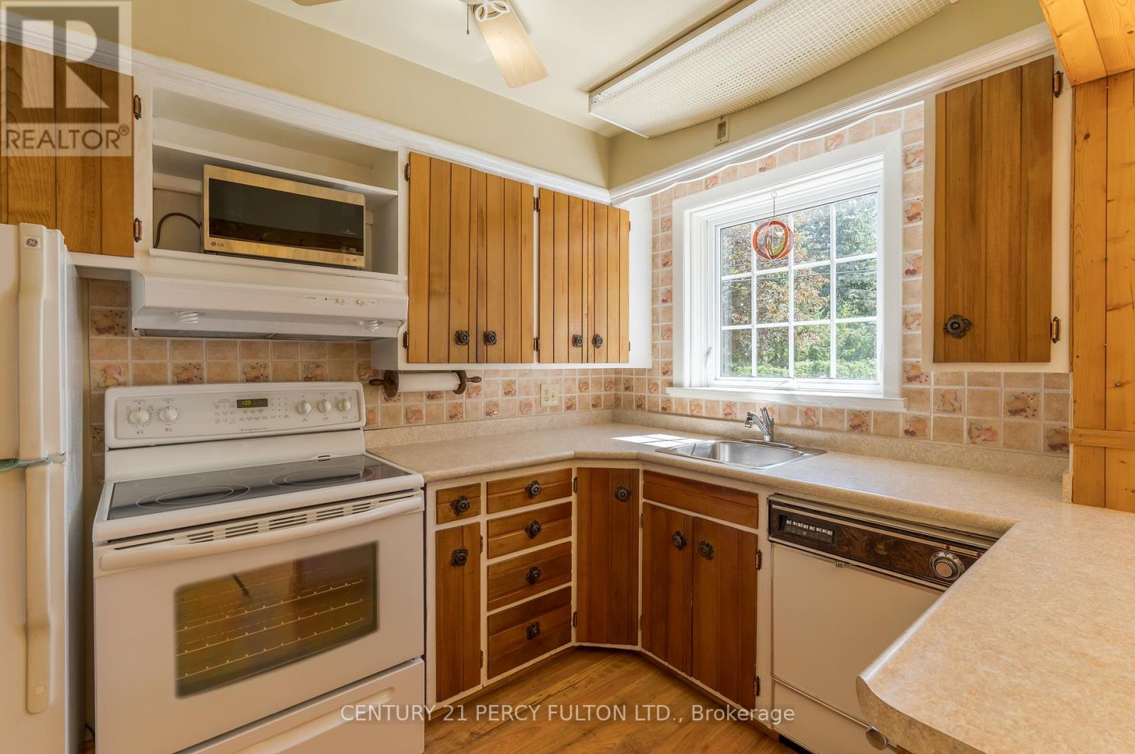 111 Short Avenue, Kawartha Lakes (Lindsay), Ontario  K9V 1J7 - Photo 14 - X12364839