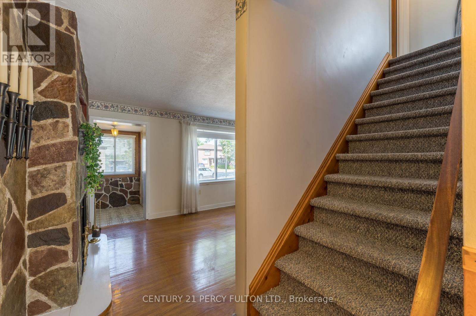 111 Short Avenue, Kawartha Lakes (Lindsay), Ontario  K9V 1J7 - Photo 15 - X12364839
