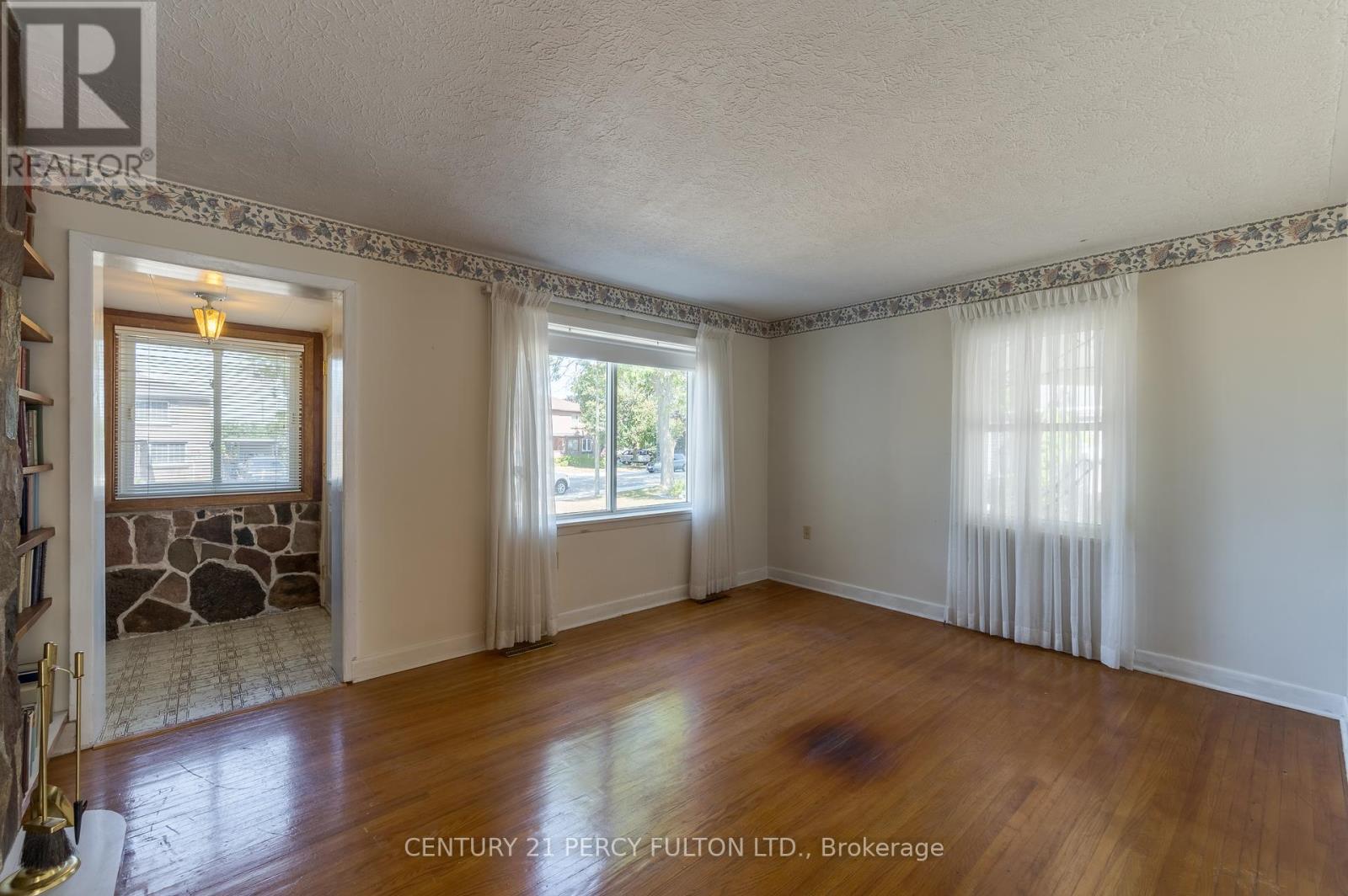 111 Short Avenue, Kawartha Lakes (Lindsay), Ontario  K9V 1J7 - Photo 16 - X12364839