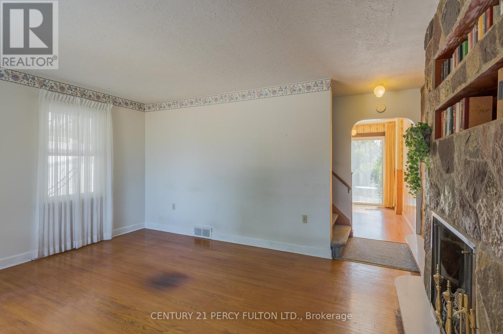 111 Short Avenue, Kawartha Lakes (Lindsay), Ontario  K9V 1J7 - Photo 19 - X12364839